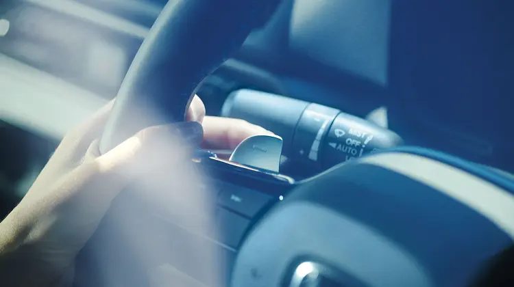 PRELUDEを運転する手元のイメージ